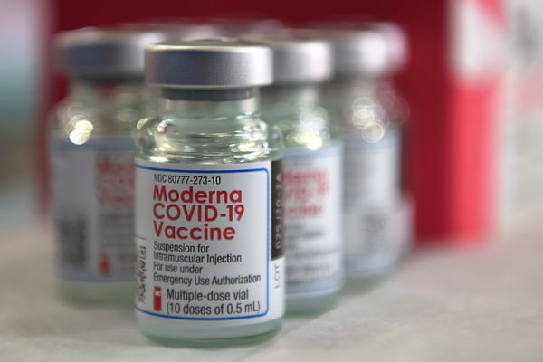Governo federal negocia compra da vacina da Moderna 