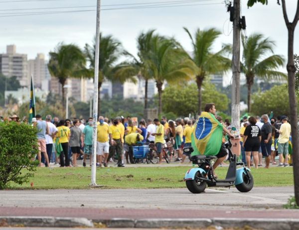 O manifestantes saíram de Vila Velha em direção a Praça do Papa em Vitória. por Fernando Madeira 