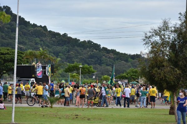 De acordo com a Guarda de Vila Velha, cerca de 3 mil veículos participam do ato. por Fernando Madeira 
