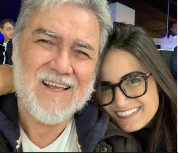 A jornalista da CNN Brasil Mari Palma ao lado do pai, que faleceu de câncer