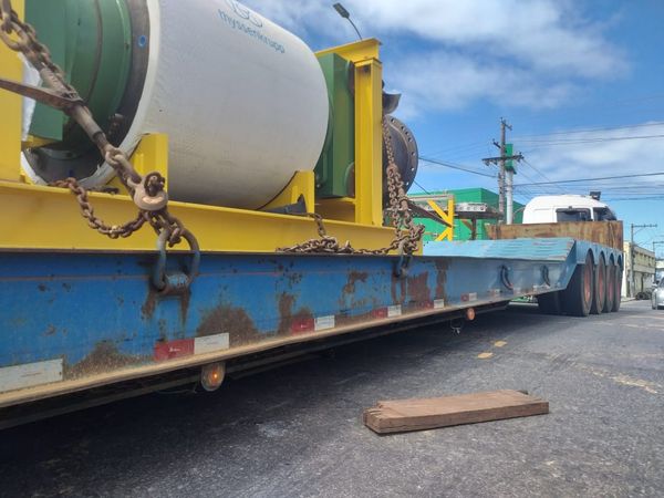 Carreta fica atravessada na BR 101, na Serra  por Jorge Félix