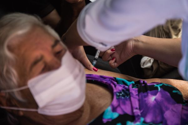 Drive-thru para vacinação de idosos no Rio Grande do Sul