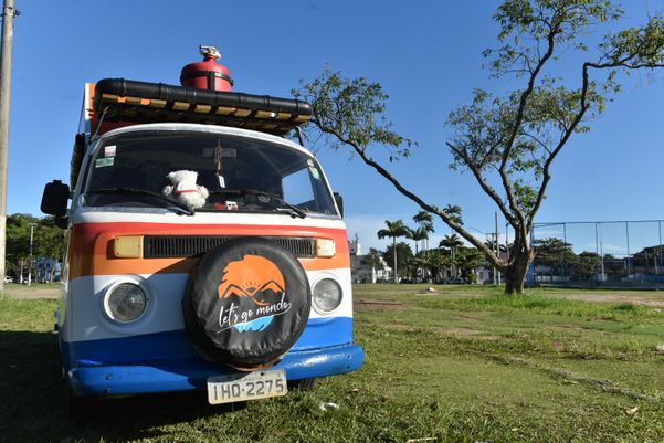 A Kombi que é a casa do casal Jordy Alexsander e João Ferreira por Fernando Madeira