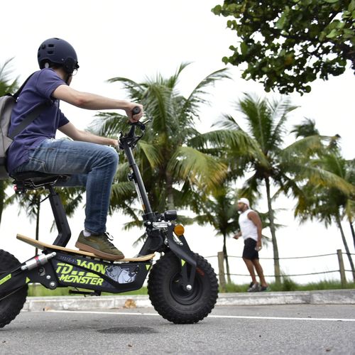 Para as pessoas que desejam obter ou que já possuem um ciclomotor elétrico, o Batalhão de Trânsito da Polícia Militar esclarece quando podem andar na rua ou na ciclovia