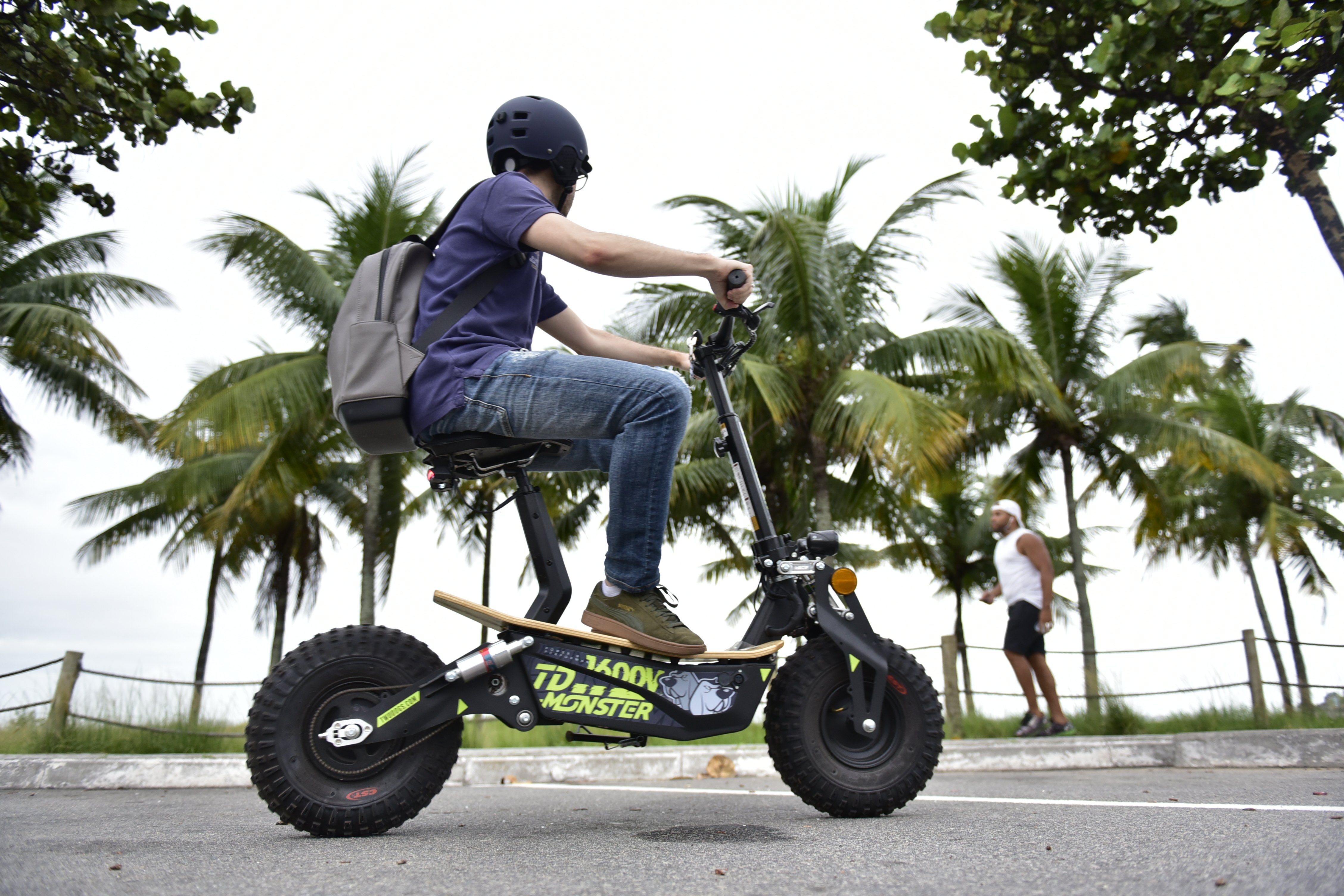 Moto elétrica precisa de carteira de habilitação? Veja aqui a