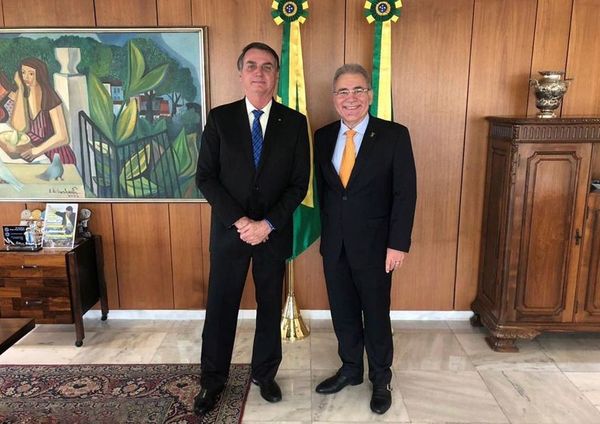 Jair Bolsonaro ao lado do novo ministro da Saúde, Marcelo Queiroga