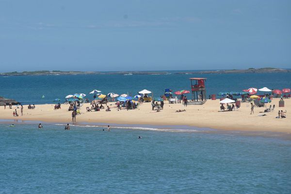 Movimentação na Praia da Costa no última dia antes das medidas restritivas do governo estadual para conter o coronavírus