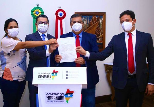O governador Flavio Dino anunciou o acordo para compra de vacinas