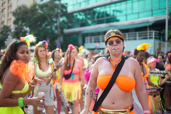 A mestre de bateria do BatuqDellas, Crystal Vettoraci