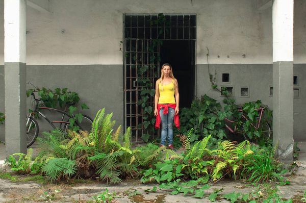 Cena do documentário 'Flores do Cárcere', de Barbara Cunha e Paulo Caldas, sobre ex-detentas da Cadeia Feminina de Santos