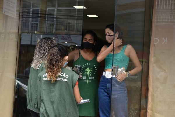 Força-tarefa fiscaliza cumprimento do decreto estadual no Polo de Moda da Glória