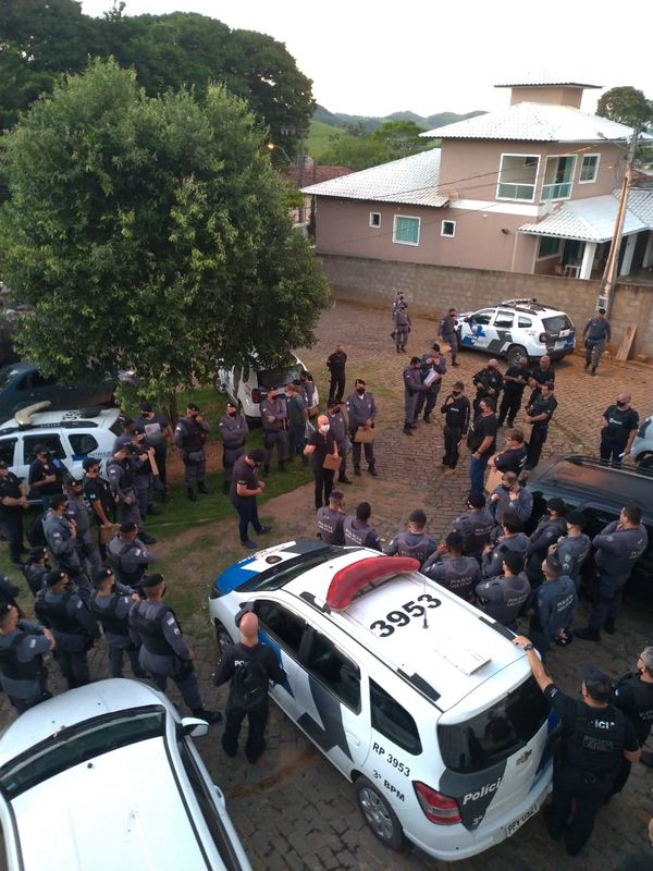 Operação mobilizou policiais civis e militares e prendeu traficantes, armas, drogas e dinheiro no Sul do Estado