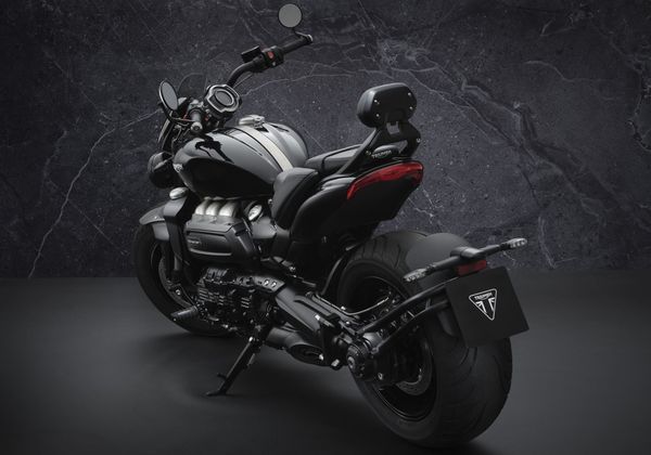 Triumph Rocket 3 GT Triple Black por Divulgação