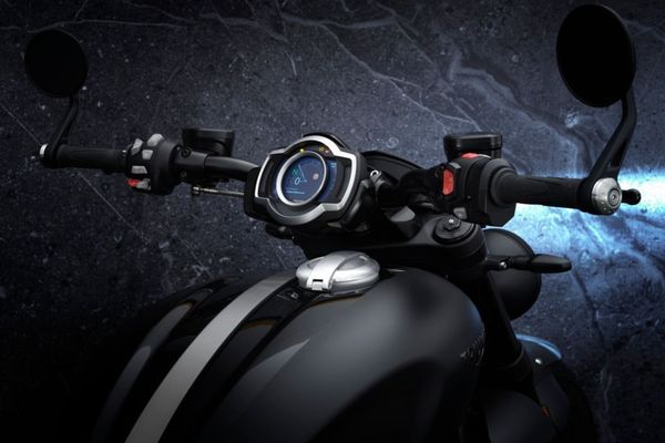 Triumph Rocket 3 R Black por Divulgação