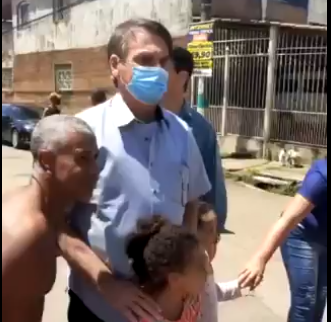 Bolsonaro em visita ao bairro de Chaparral, em Taguatinga, no Distrito Federal (DF)