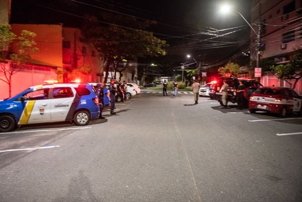 Fiscalização da quarentena em Vitória encerra festas clandestinas e fecha bar por Jansen Dias Lube/PMV