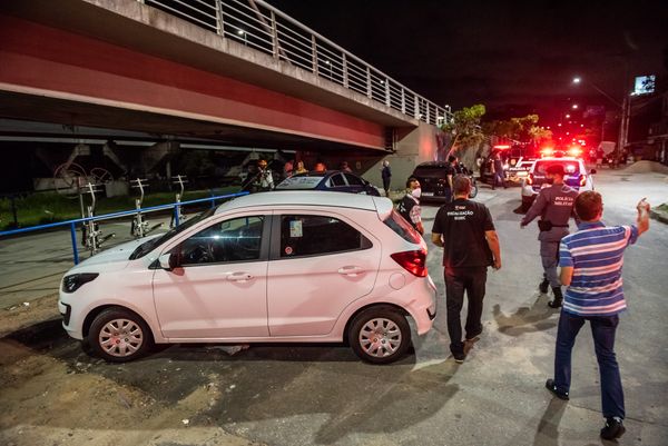 Fiscalização da quarentena em Vitória encerra festas clandestinas e fecha bar por Jansen Dias Lube/PMV