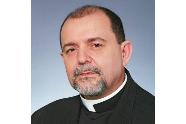 Padre Arthur Juliatti foi internado com Covid-19 em hospital de Colatina neste domingo (21)