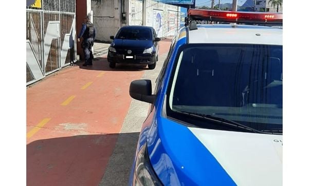 Veículo foi abordado pelos agentes da guarda na Avenida Fernando Ferrari, em Goiabeiras