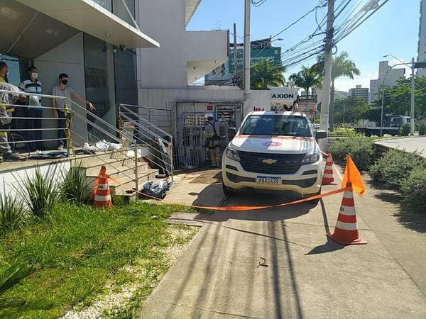 Criminosos levaram cabos e deixaram agência e loja da EDP sem energia elétrica em Vitória por Gabriela Ribeti