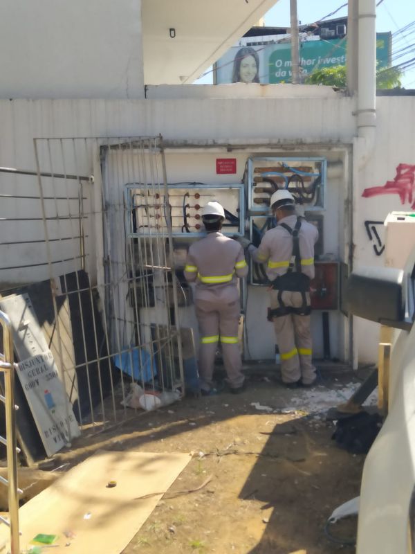 Criminosos levaram cabos e deixaram agência e loja da EDP sem energia elétrica em Vitória por Gabriela Ribeti