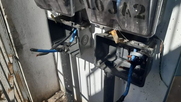 Imagens mostram parte do prejuízo causado pelo furto de fios de cobre em galeria em Vitória por Michel Moreira