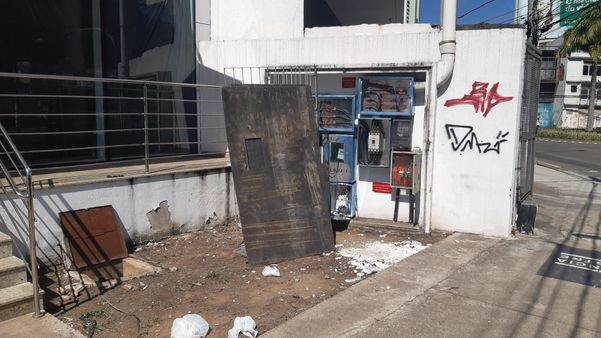 Imagens mostram parte do prejuízo causado pelo furto de fios de cobre em galeria em Vitória por Michel Moreira