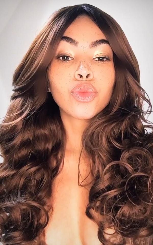 Mayara Queiroz também é adepta de laces