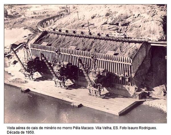 Cais de Minério sendo construído em Paul, Vila Velha.