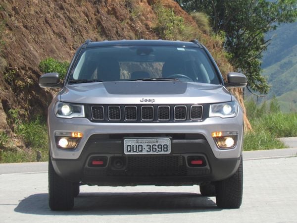 Jeep Compass Trailhawk por Luiza Kreitlon/AutoMotrix