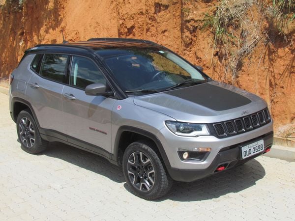 Jeep Compass Trailhawk por Luiza Kreitlon/AutoMotrix
