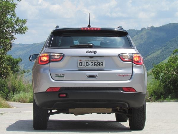 Jeep Compass Trailhawk por Luiza Kreitlon/AutoMotrix