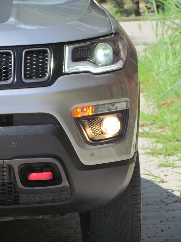 Jeep Compass Trailhawk por Luiza Kreitlon/AutoMotrix