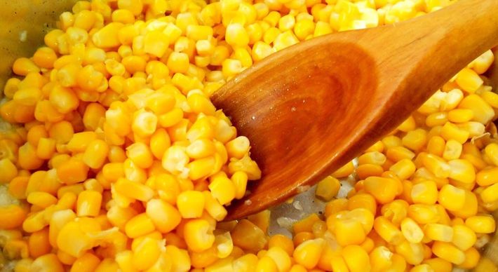 Larvas foram encontradas pela consumidora numa lata de milho em conserva