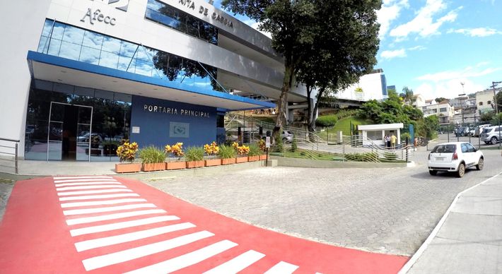 O novo espaço é destinado para urgências e emergências gerais, cardiológicas, ortopédicas, cirúrgicas e pediátricas de pacientes sem suspeita do novo coronavírus