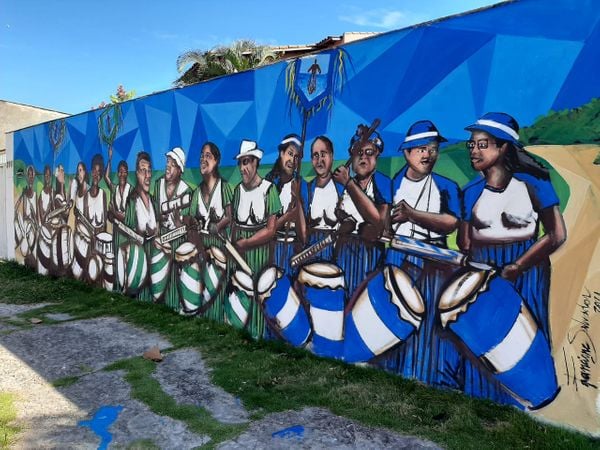 Artistas fazem pinturas em muros da Barra do Jucu, em Vila Velha