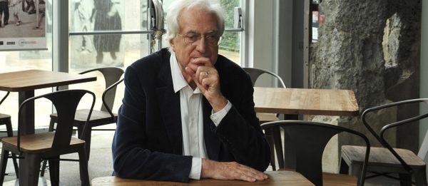Bertrand Tavernier em cena no documentário Viagem