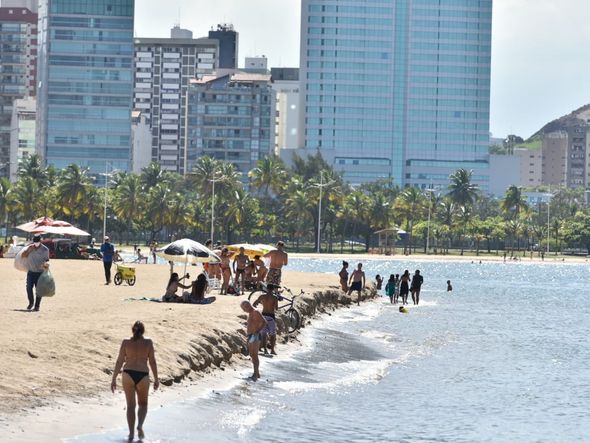Praia da Curva da Jurema neste domingo (28), em Vitória por Fernando Madeira