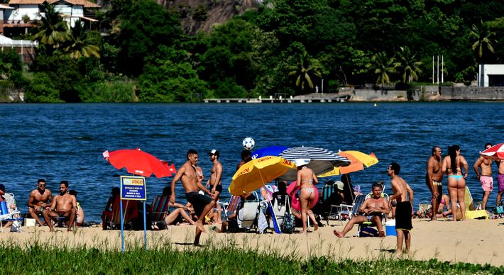 Final de semana foi de praias lotadas na Grande Vitória, mesmo em meio à quarentena decretada pelo governo do Espírito Santo para frear o avanço da pandemia