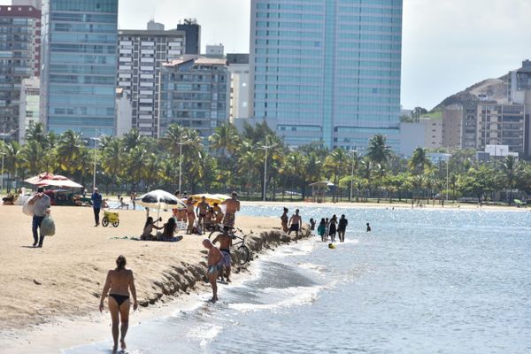 Praia da Curva da Jurema neste domingo (28), em Vitória por Fernando Madeira