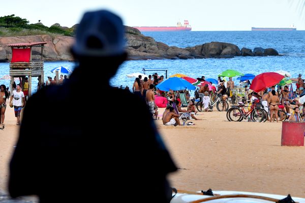  Capixabas ignoram decreto, furam quarentena e lotam praias na Grande Vitória 