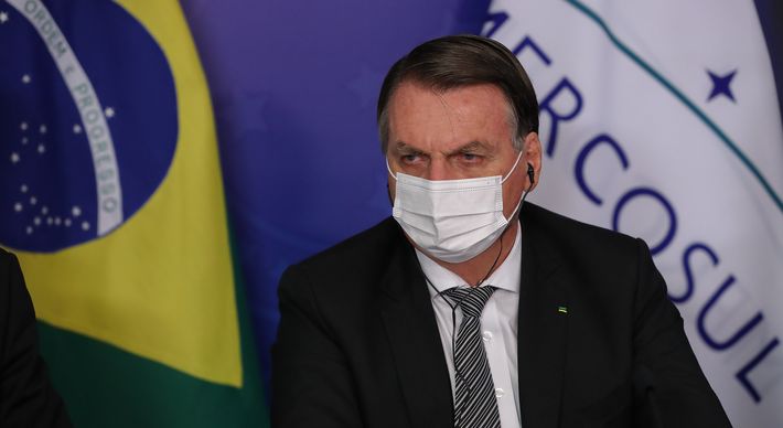 Alvo da declaração foi o senador Randolfe Rodrigues, autor do requerimento de criação da CPI da Covid-19. Fala do presidente foi gravada pelo senador Jorge Kajuru