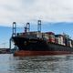 Manobra de navio carregado com containers no Porto de Vitória