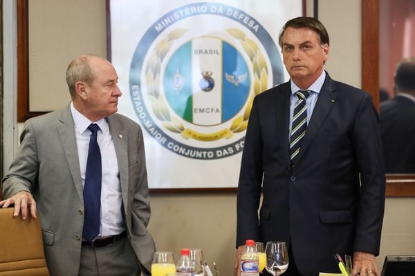 Fernando Azevedo e Silva, ministro da Defesa, e o presidente Jair Bolsonaro