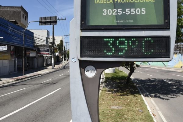Termômetros marcando 39 graus em Vitória no início da tarde desta segunda-feira (29)