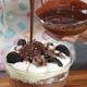 Imagem - Aprenda a fazer sobremesa na taça com bolo, brigadeiro e Oreo