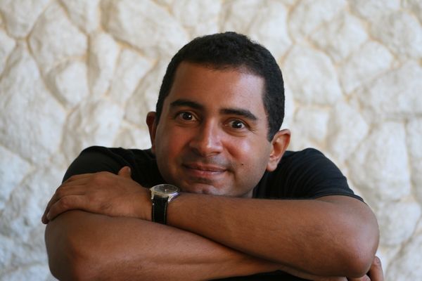 O escritor carioca Henrique Rodrigues, autor de "Previsão Para Ontem" por Maurício Xavier/Divulgação