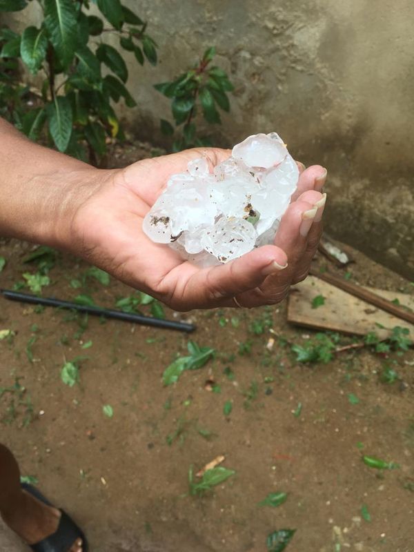 Chuva de granizo em Viana