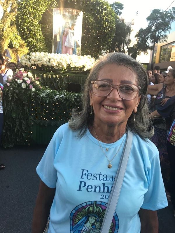 Lia dos Santos Carvalho durante Festa da Penha