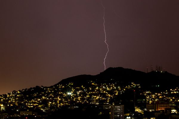 Tempestade de raios atingiu a Grande Vitória e interior do Espírito Santo na noite desta terça (30) e madrugada desta quarta-feira (31) por Vitor Jubini